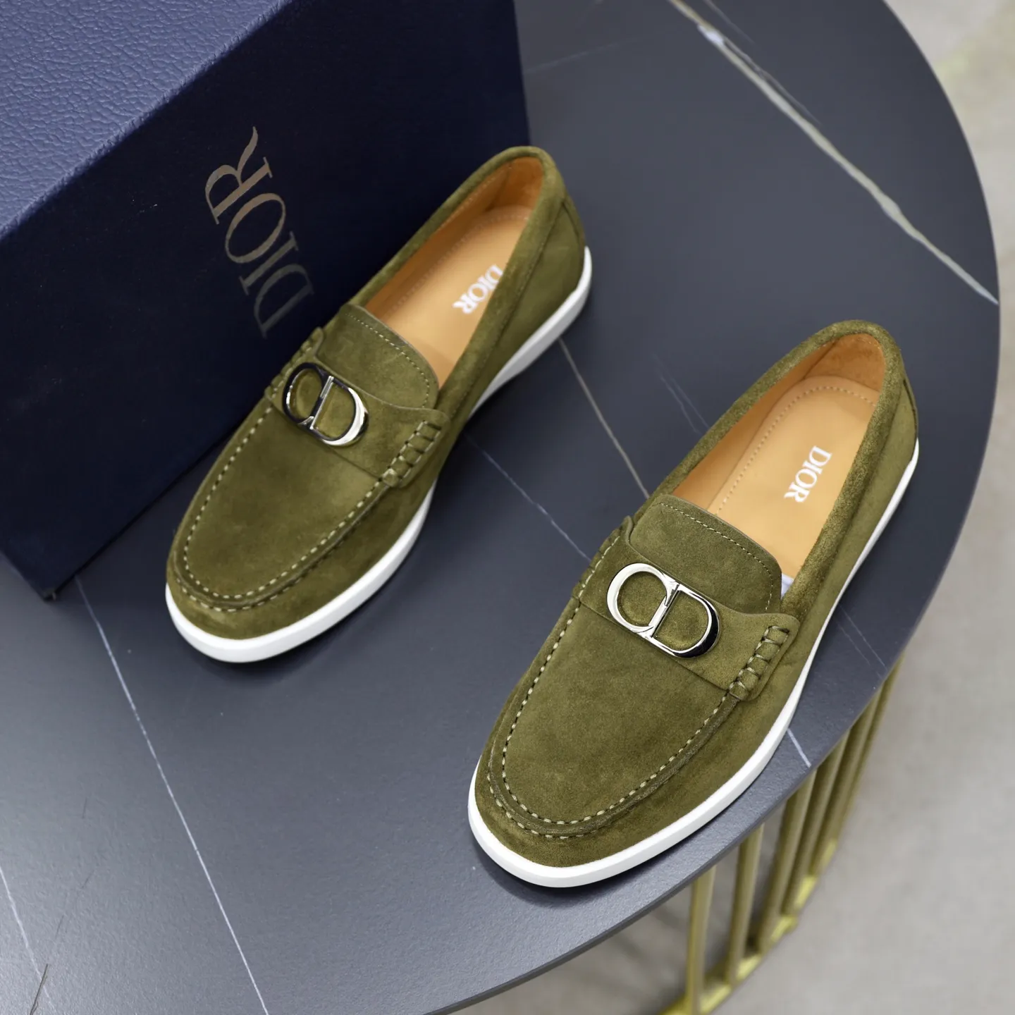 Ex-factory price: 560🙅‍♂️🙅‍♂️🙅‍♂️ Brand: Dior DIOR Standard code: Men's code 38/44 (45 can be customized) Grade: Same as the official website Material: Original cowhide stitching, cowhide lining, original TPU wear-resistant soft outsole Style categories: Leisure and sports version, footwear for driving, young fashion, European and American trends, British style Color: actual picture color